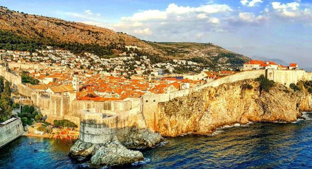 Game of Thrones'un çekildiği yerde cinsel ilişkiye girerken yakalandılar Game of Thrones'un çekildiği yerde cinsel ilişkiye girerken yakalandılar