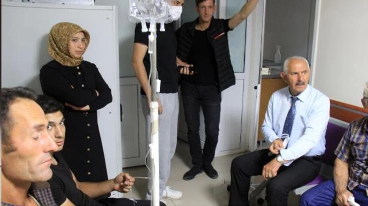 Sivas\'ta gıda zehirlenmesi şüphesiyle 54 kişi hastaneye kaldırıldı! Belediye Başkanı da tedavi görenler arasında