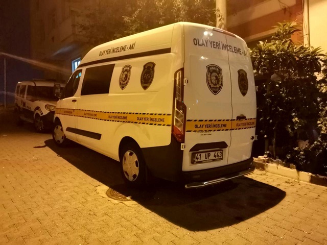 Üçüncü çocuğuna hamile olan eşi ev terk etti, kendisi ölü bulundu Üçüncü çocuğuna hamile olan eşi ev terk etti, kendisi ölü bulundu