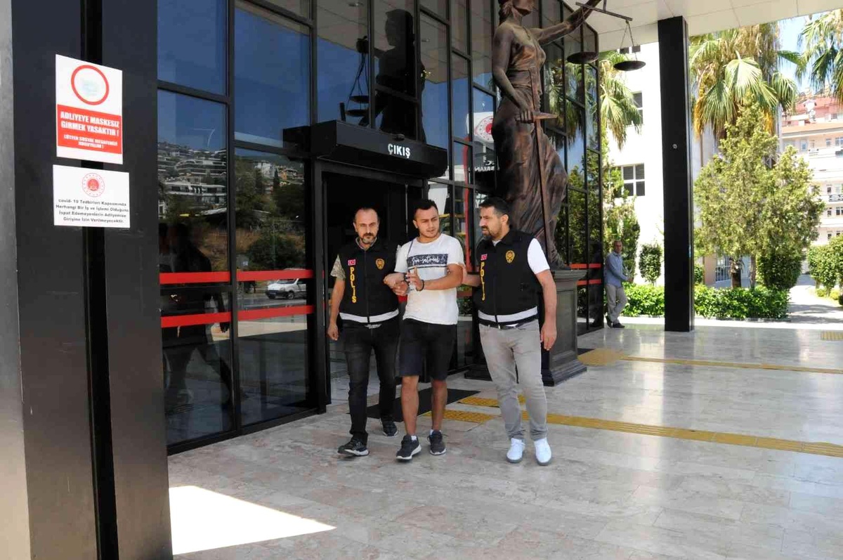 Hırsızlık suçundan 24 yılla aranan firari yakalandı