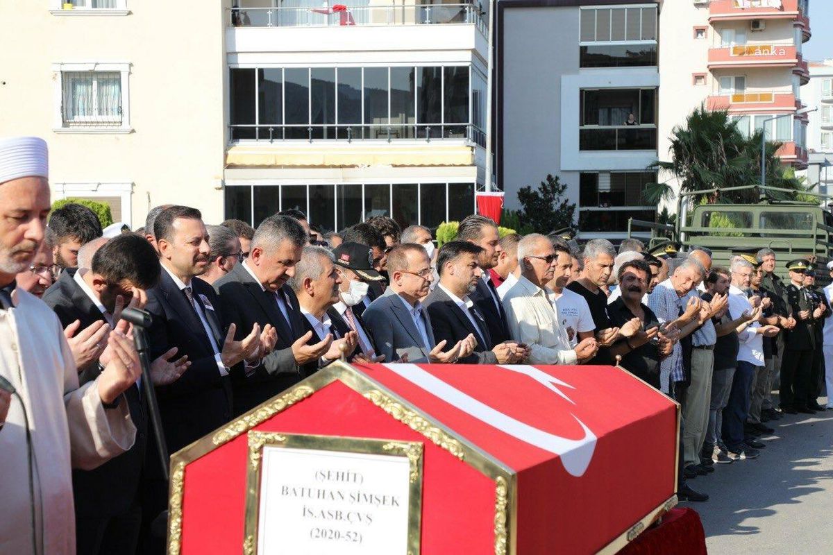 İzmir Şehidini Uğurladı
