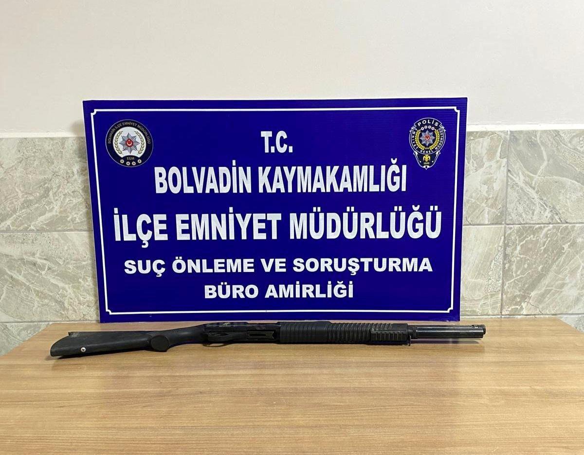 Magandayı sivil polisler takip etti, resmi polisler yakaladı