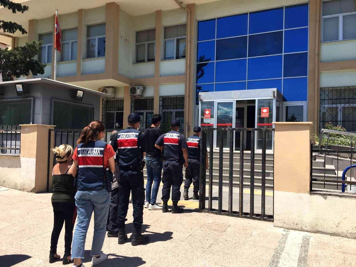 Mersin\'de fuhuş operasyonu: 4 gözaltı