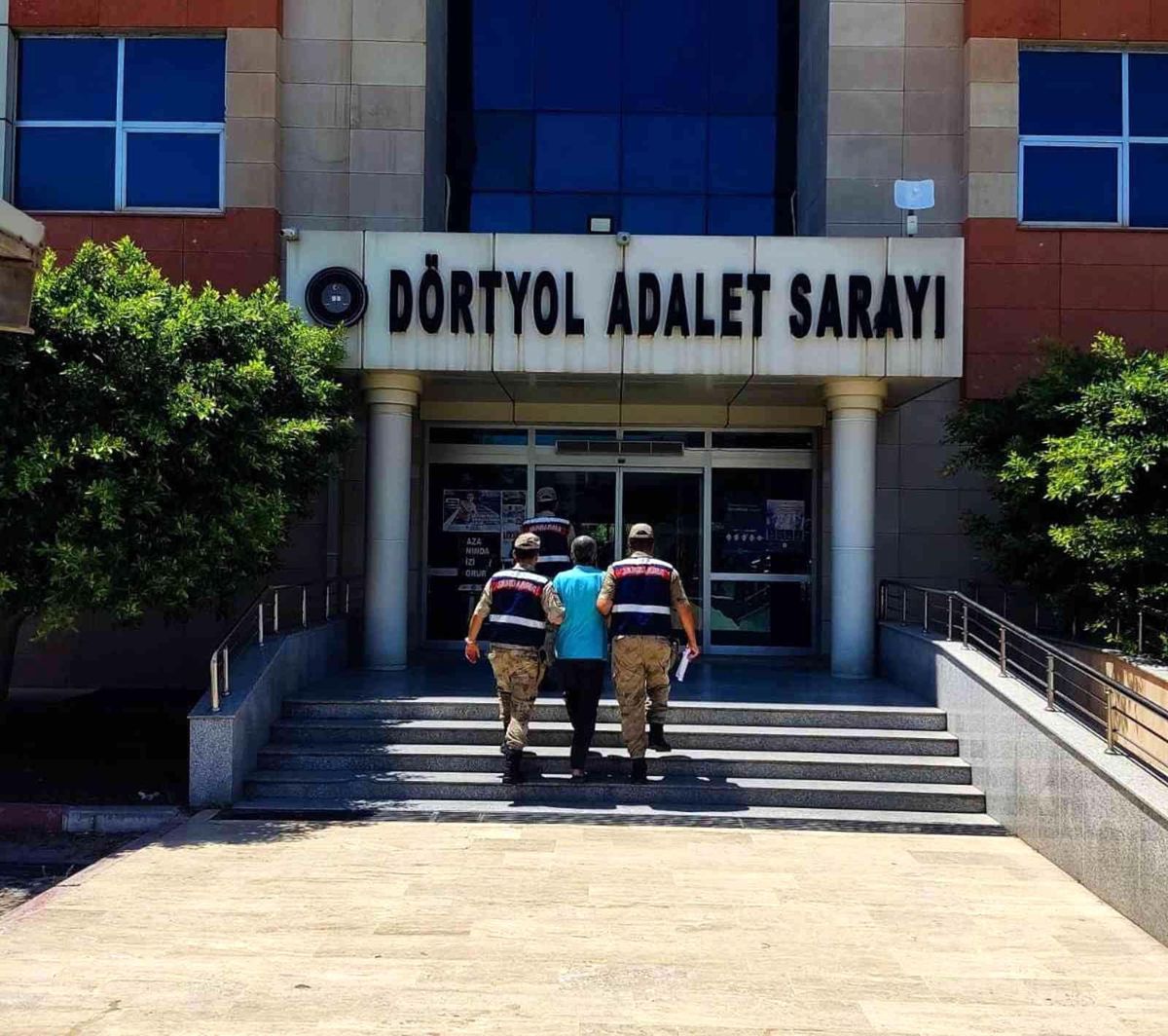Milli mücadele kahramanlarının resim ve fotoğraflarını tahrip eden şahıs tutuklandı