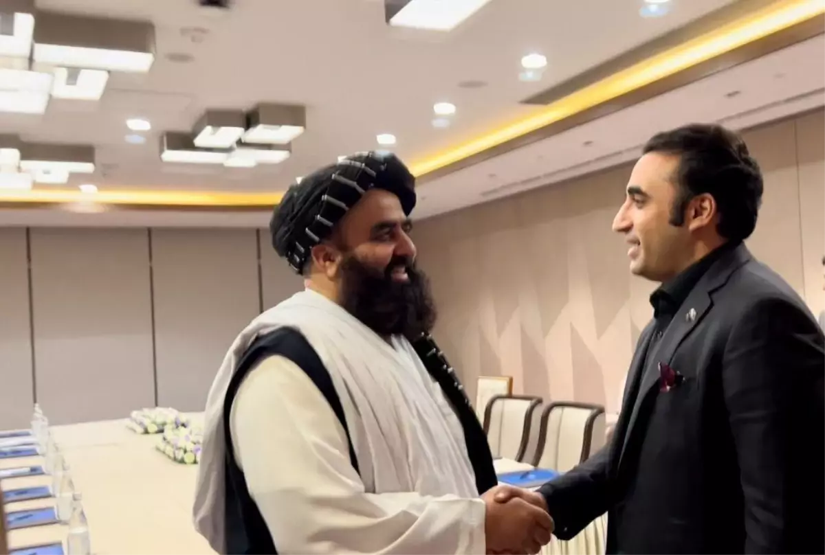 Pakistan\'dan Afganistan\'a bölgesel bağlantı ve altyapı projeleri vurgusu