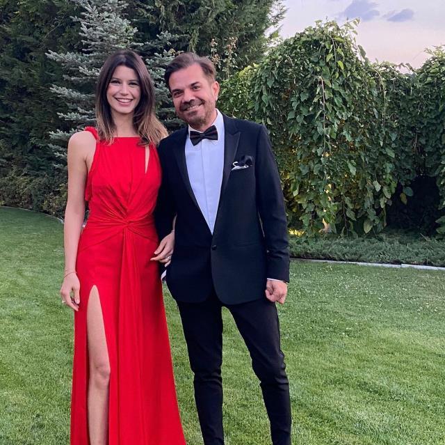 Romantizm Kenan'dan sorulur! Beren Saat için yazdığı nota beğeni yağdı Romantizm Kenan'dan sorulur! Beren Saat için yazdığı nota beğeni yağdı