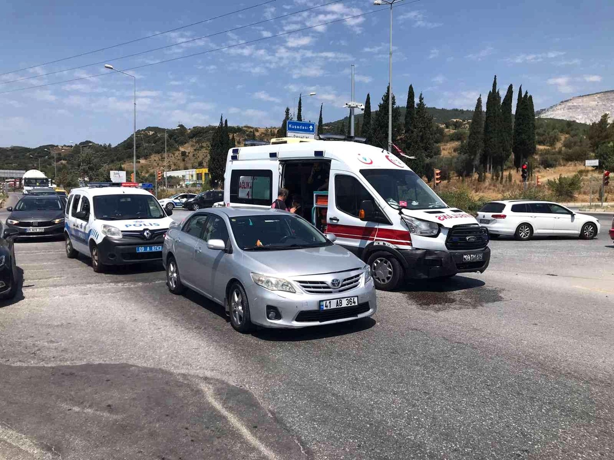 Söke\'de ambulans kazaya karıştı