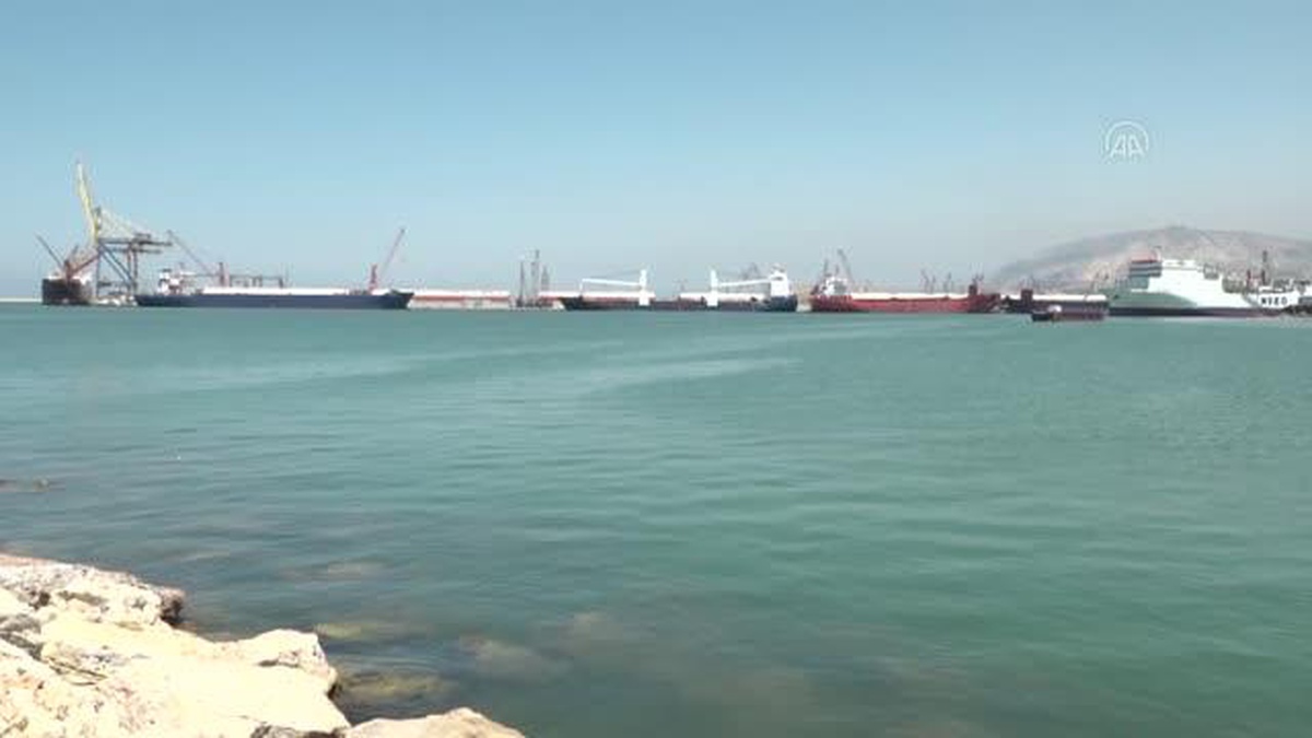 Lübnan: Suriye bayraklı tahıl yüklü geminin limanımıza demirlemesinden dolayı uyarı aldık