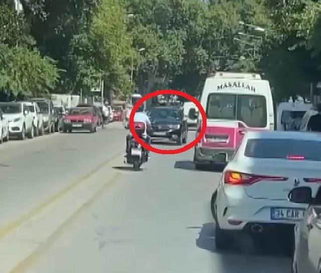 Trafikte, geri geri 12 kilometre giden sürücüye 1.742 TL ceza Trafikte, geri geri 12 kilometre giden sürücüye 1.742 TL ceza