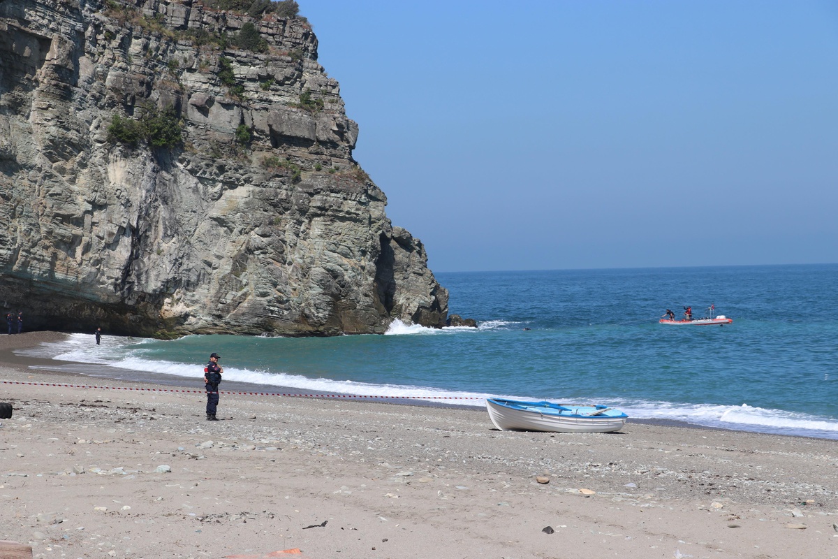 Zonguldak\'ta denizde kaybolan öğrenciyi arama çalışmalarına ara verildi