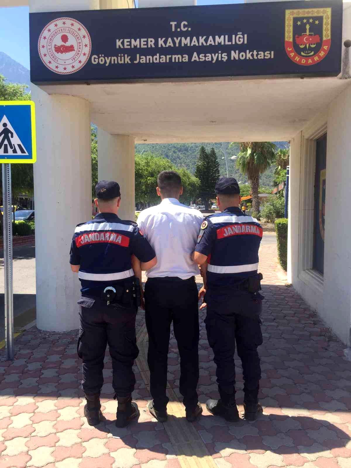 4 yıldır aranan firari suçlu jandarma operasyonuyla yakalandı