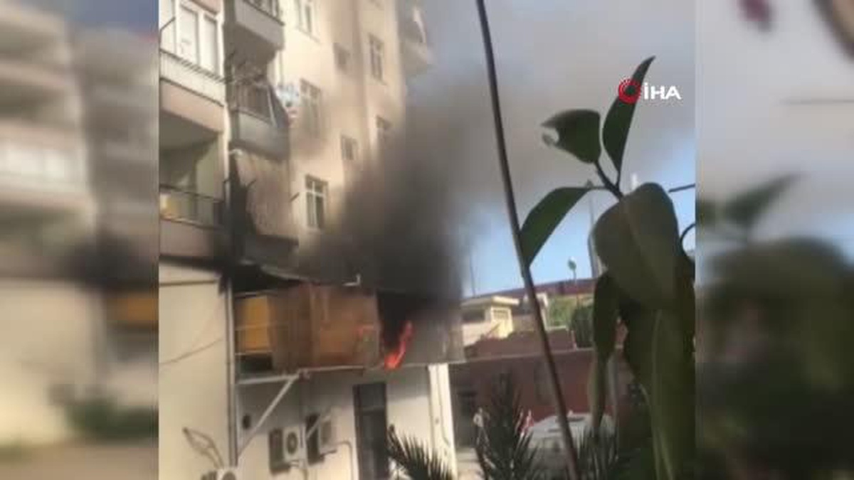 Alev alan jenaratörün dumanı binayı sardı, vatandaşlar korku dolu anlar yaşadı