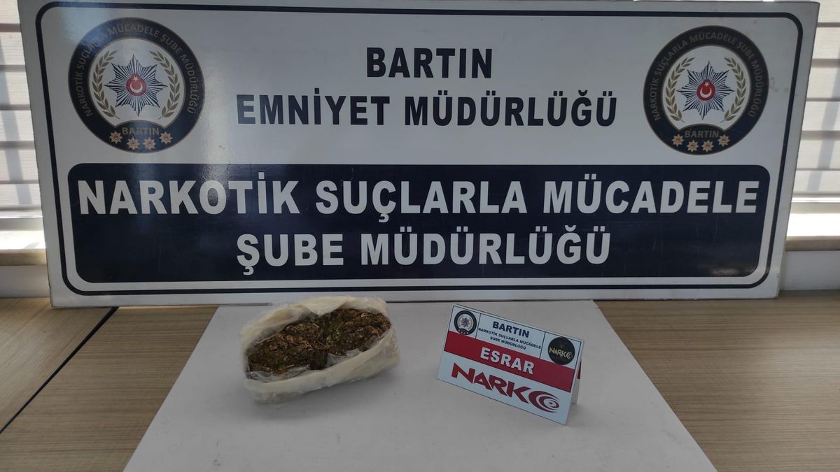 Bartın\'da aracında uyuşturucuyla yakalanan polis memuru tutuklandı