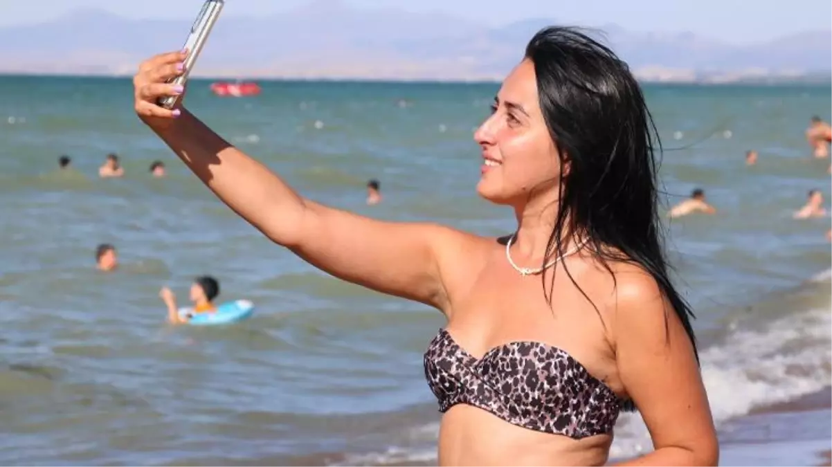 Konya'daki Beyşehir Gölü sahili görenleri hayran bırakıyor