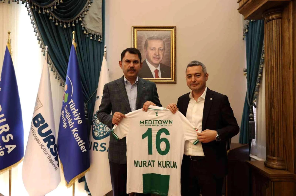 Bursaspor Başkanı Ömer Furkan Banaz, Bakan Murat Kurum\'la bir araya geldi