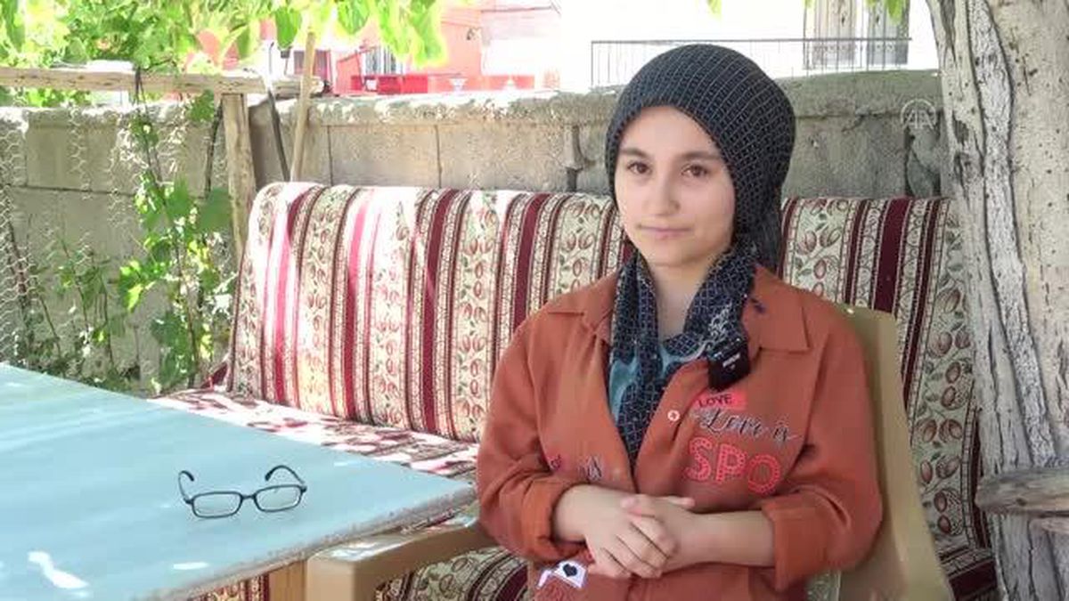 Aksaray'da doğuştan görme engelli Meryemana'nın 'görme' sevinci