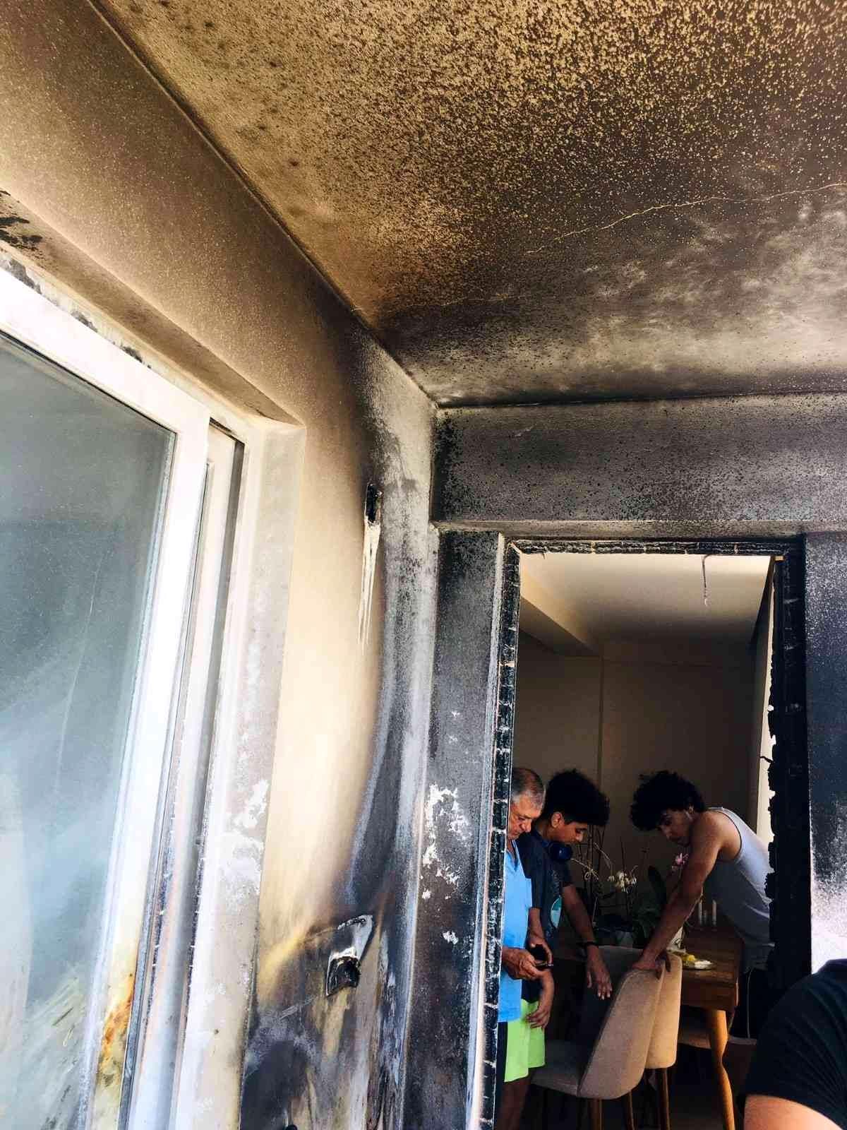 Mersin\'de çıkan ev yangını söndürüldü