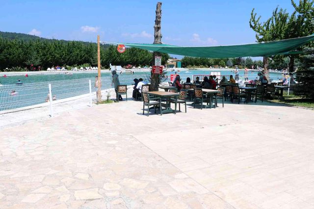 Eyyam-ı bahur sıcaklarında denize gidemeyenler Akkayalar'da serinliyor Eyyam-ı bahur sıcaklarında denize gidemeyenler Akkayalar'da serinliyor