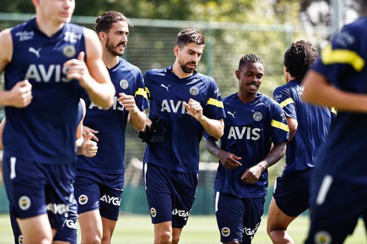 Fenerbahçe\'de Luan Peres ile Gustavo Henrique takımla birlikte ilk idmanına çıktı