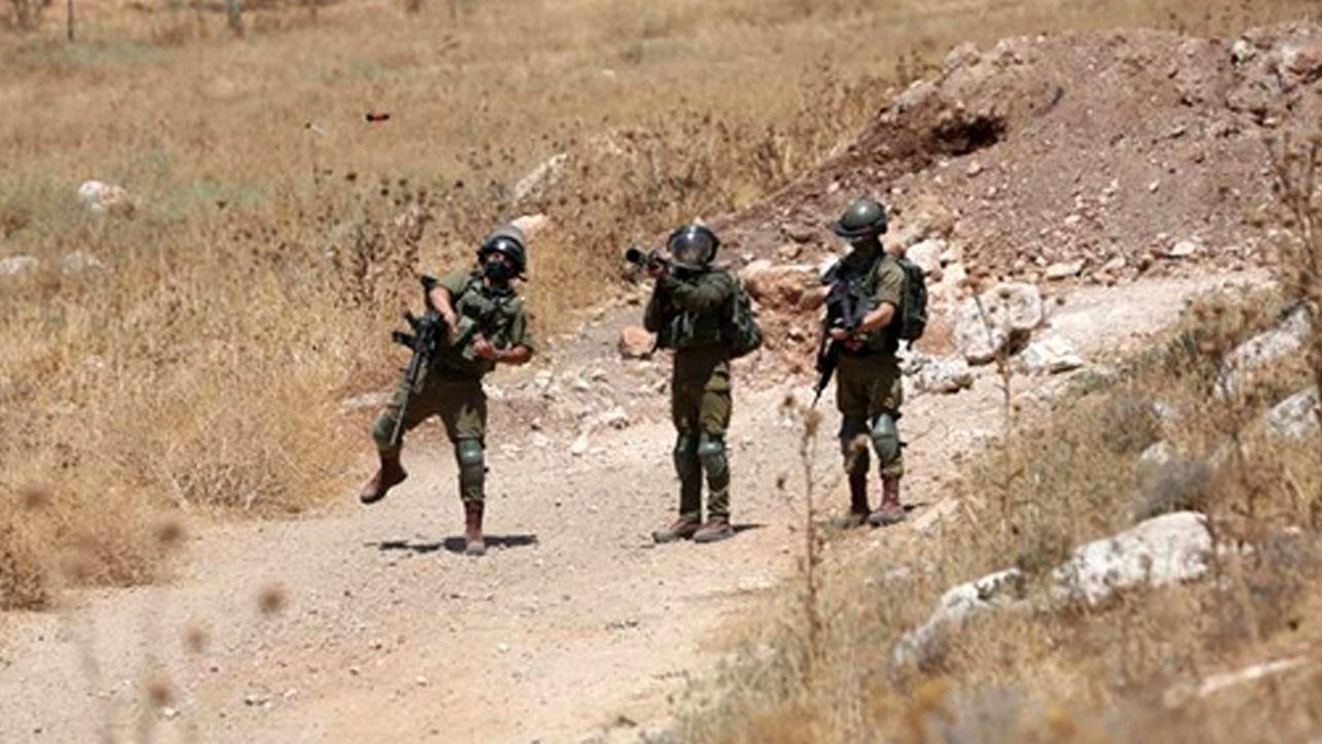 İsrail Askerleri Nablus\'taki Çatışmalarda Filistinlilere Göz Yaşartıcı Gaz Bombasıyla Müdahale Etti