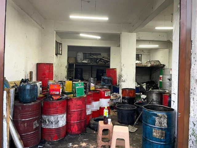 KOM'un İstanbul'da düzenlediği operasyonda 88 bin 500 litre kaçak yakıt ele geçirildi
