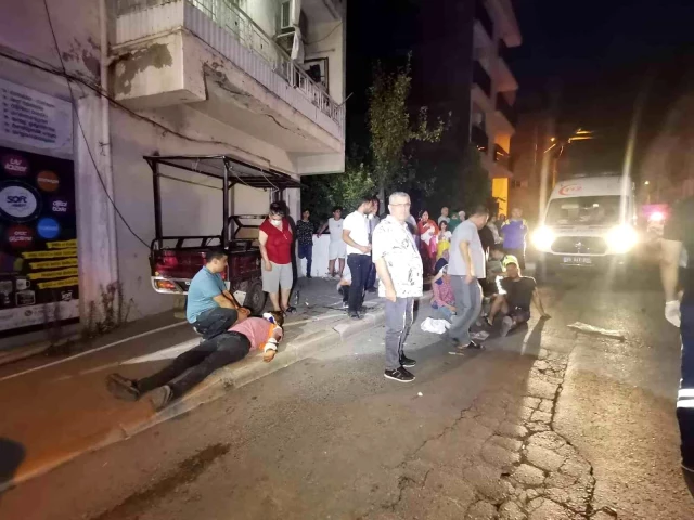 İzmir'de ortalığı savaş alanına çeviren kaza: 12 yaralı