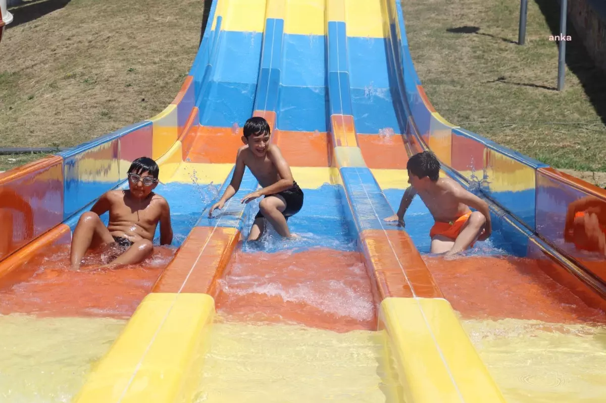 İzmit Belediyesi Aquapark\'ına İlk Günden Yoğun İlgi