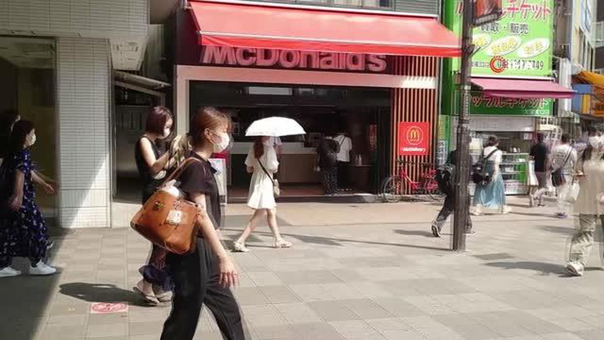 Japonya\'da "sıcak çarpması" uyarısıBaşkentliler portatif vantilatörlerle serinlemeye çalışıyor