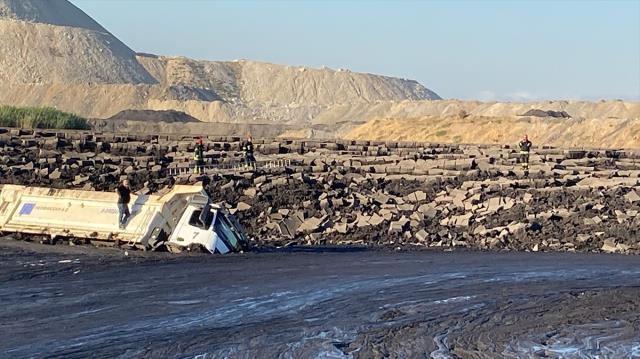 Kömür ocağında iş makinesi operatörü çamur altında kaldı! Arama çalışmaları saatlerdir sürüyor Kömür ocağında iş makinesi operatörü çamur altında kaldı! Arama çalışmaları saatlerdir sürüyor