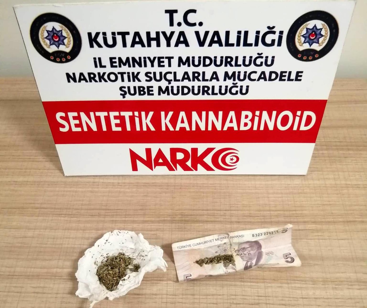 Kütahya\'da bekçiler bir kişinin üzerinde uyuşturucu ele geçirdi
