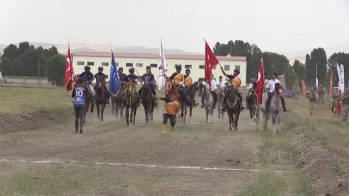 Ağrı\'da "Mahalli At Yarışları Şenliği" düzenlendi