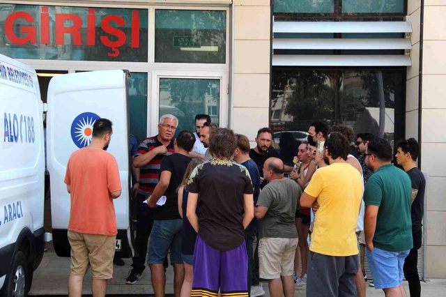 Motosiklet kazasında ölen genç öğretmenin cenazesi, gözyaşları içinde alındı Motosiklet kazasında ölen genç öğretmenin cenazesi, gözyaşları içinde alındı
