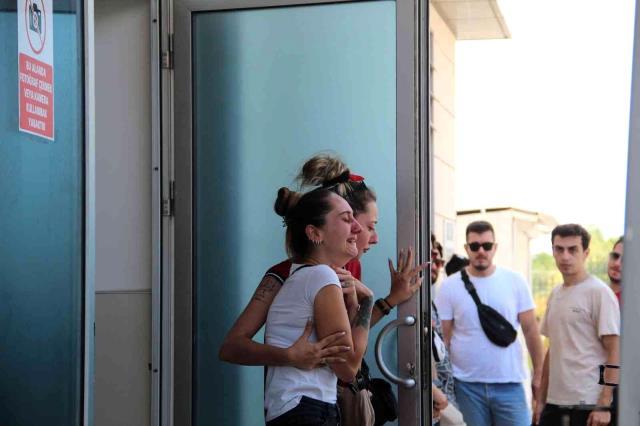 Motosiklet kazasında ölen genç öğretmenin cenazesi, gözyaşları içinde alındı Motosiklet kazasında ölen genç öğretmenin cenazesi, gözyaşları içinde alındı