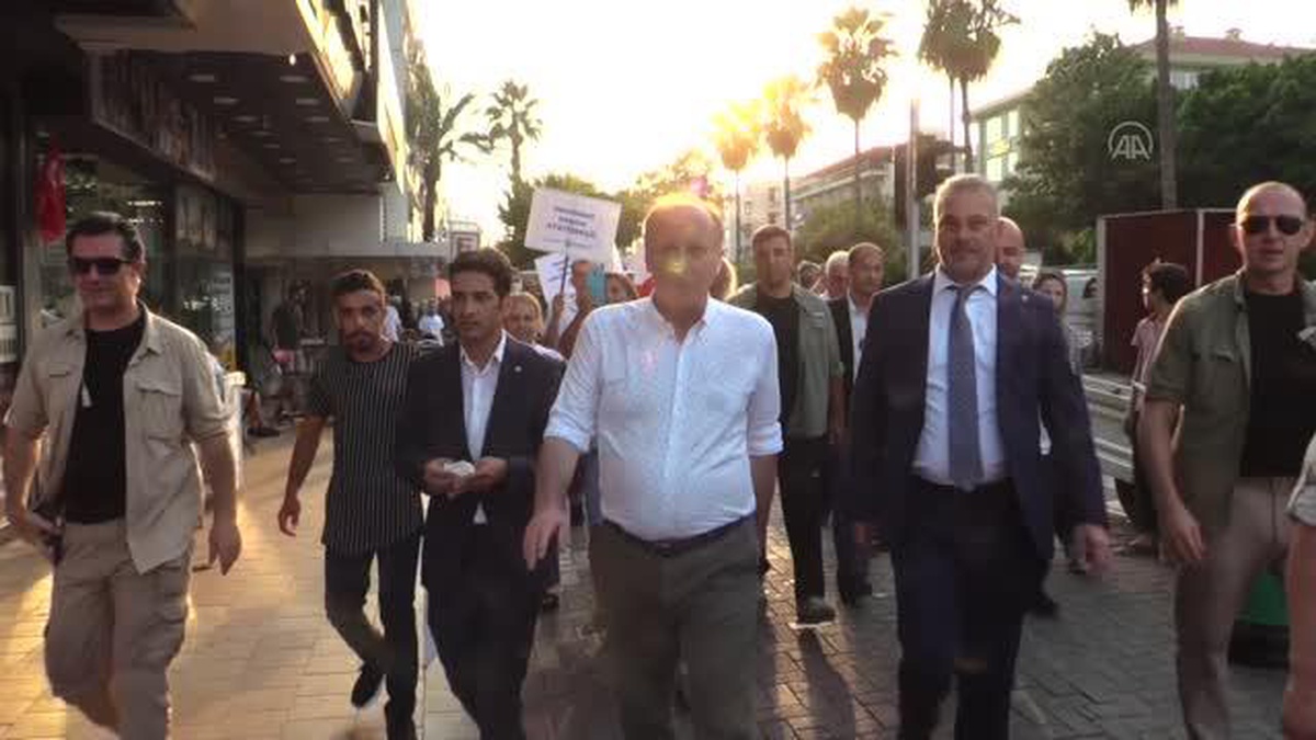 Memleket Partisi Genel Başkanı İnce, Alanya\'da esnaf ziyaretinde bulundu