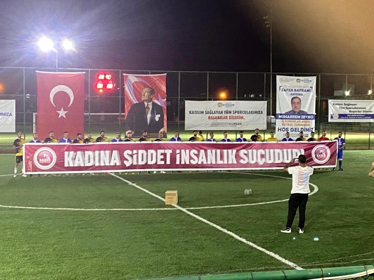 Polis futbol turnuvasında \'kadına şiddete\' dikkat çekti