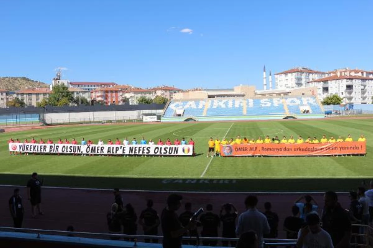 SMA\'lı Ömer Alp için \'Türkiye ve Romanya Şöhretler Futbol Müsabakası\' yapıldı