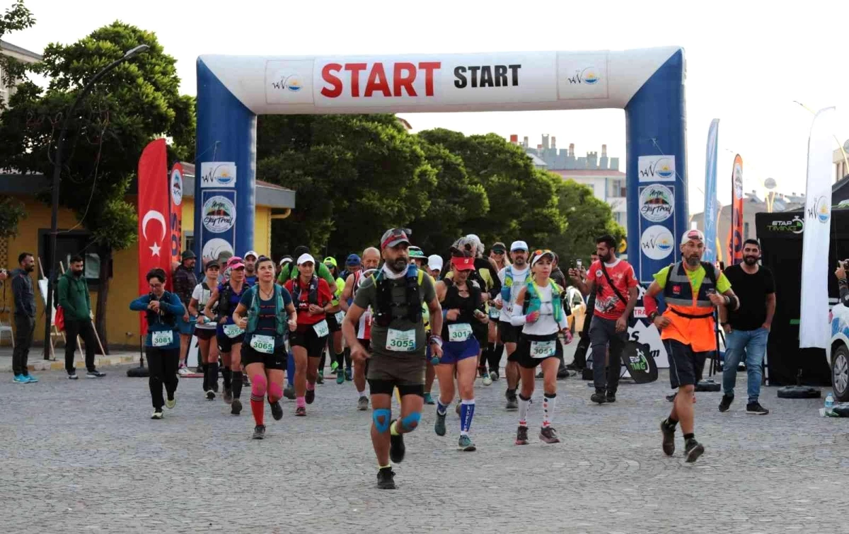 Türkiye\'nin ilk uluslararası Ultra Sky Trail Maratonu Van\'da başladı