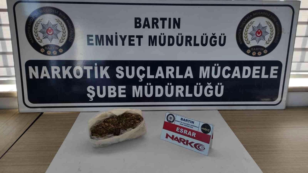 Uyuşturucuyla yakalanan polis memuru tutuklandı