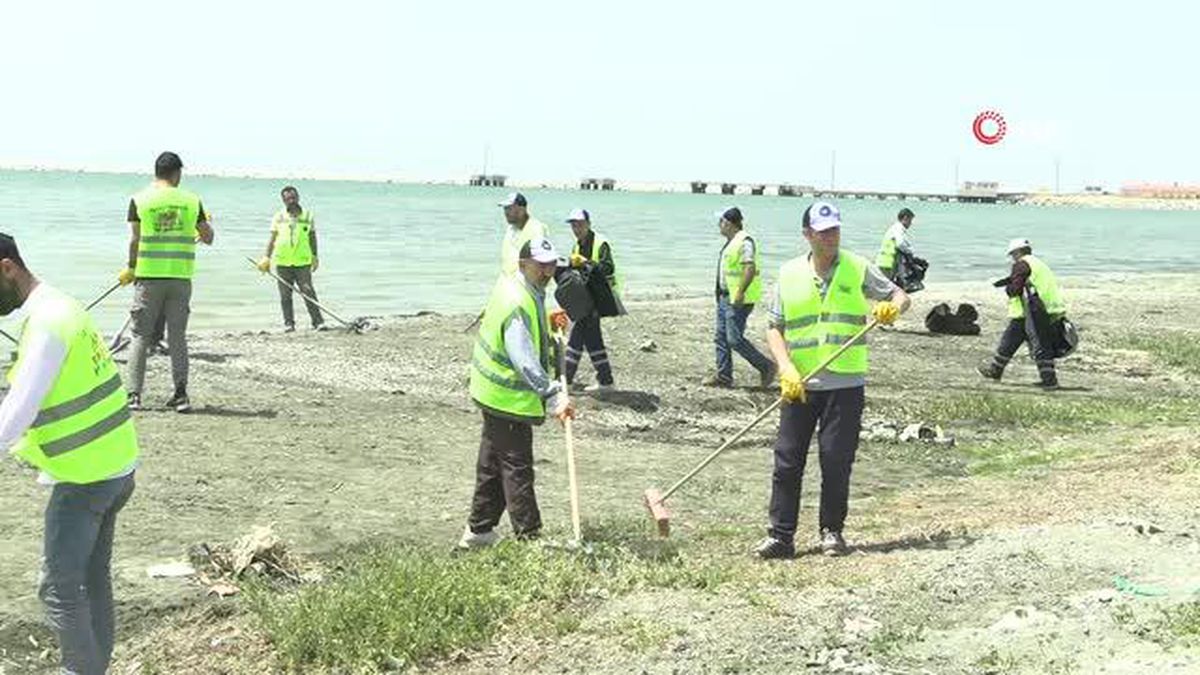 Van Gölü sahilinde tonlarca çöp toplandı