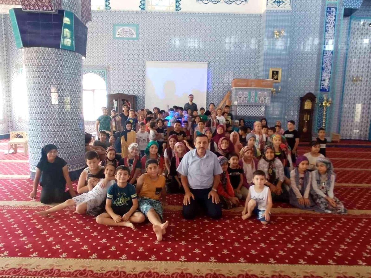 Yaz Kur\'an Kursu öğrencileri teknoloji ve tütün bağımlılığına karşı uyarıldı