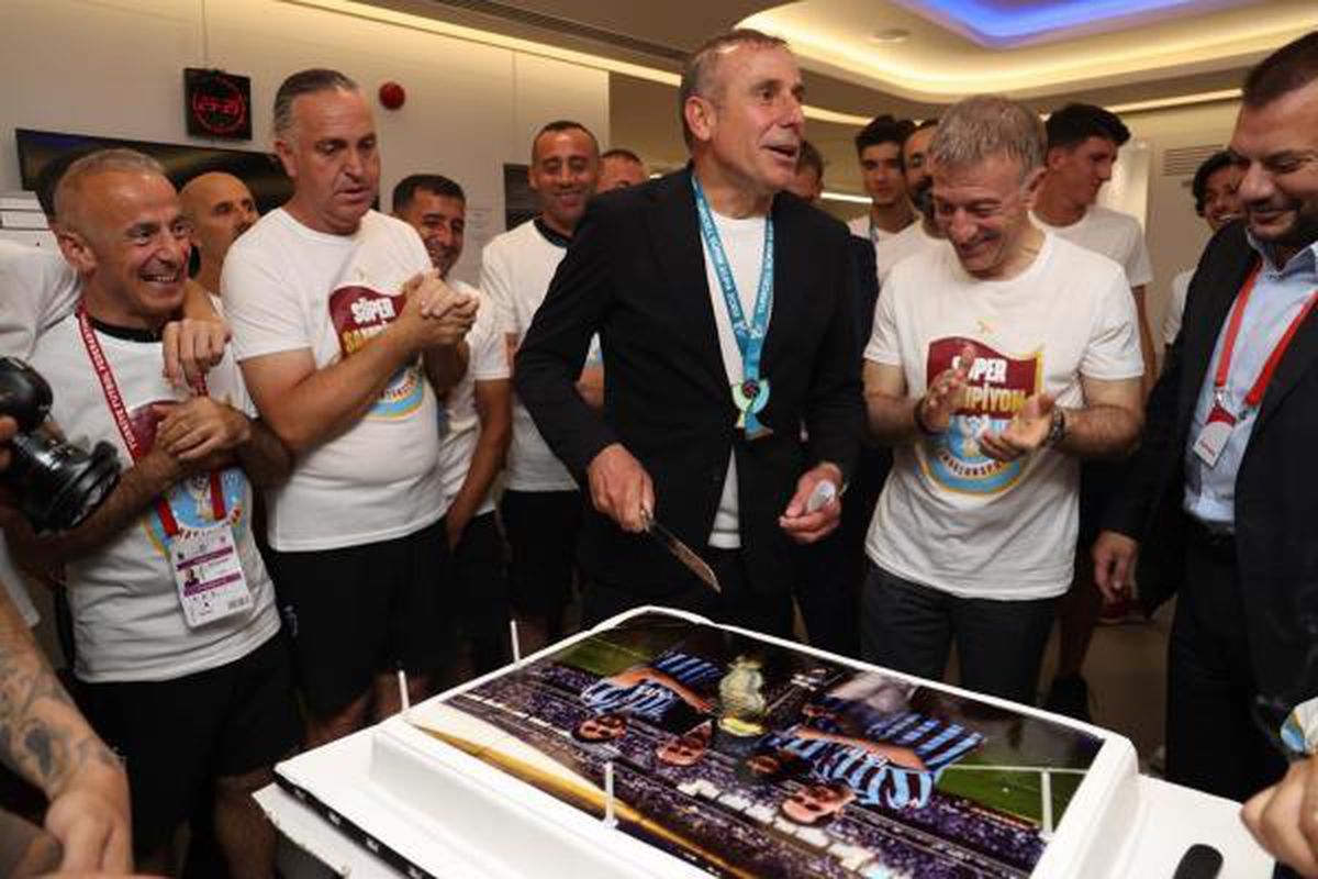 Abdullah Avcı\'ya doğum günü sürprizi