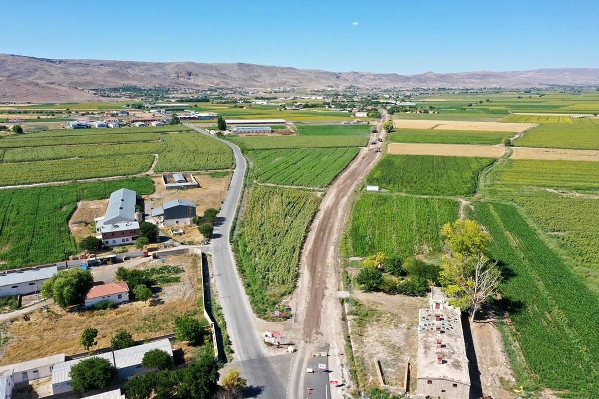 Başkan Çolakbayrakdar, yol yapım çalışmalarını inceledi