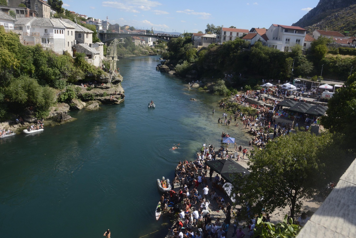 Bosna Hersek\'te 456. Geleneksel Mostar Köprüsü Atlayışları yapıldı