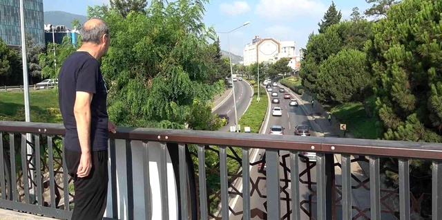 Bursa'da köprüden atlayan şahıs otomobili pert etti:1'i ağır 3 yaralı