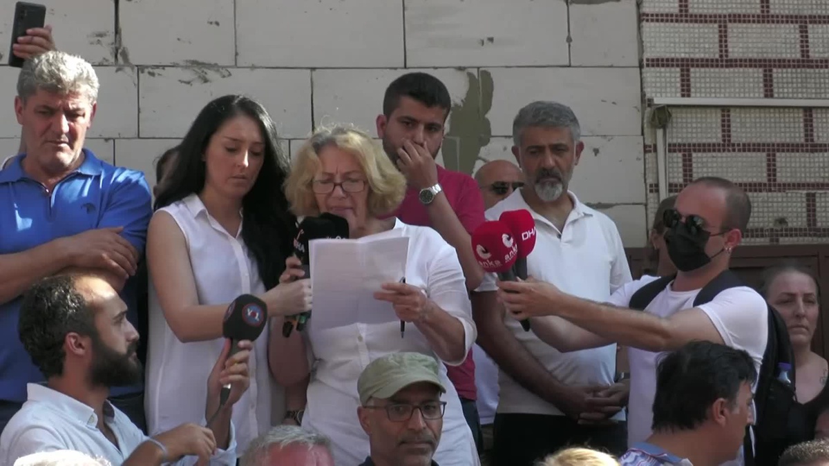 Cemevlerine Yapılan Saldırılar İstanbul\'da da Protesto Edildi