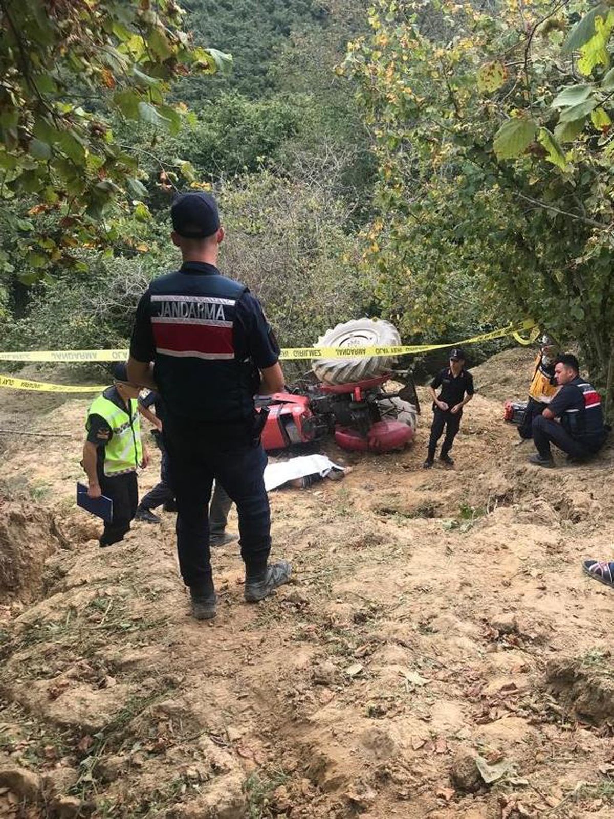 Düzce\'de devrilen traktörün altında kalan kişi öldü