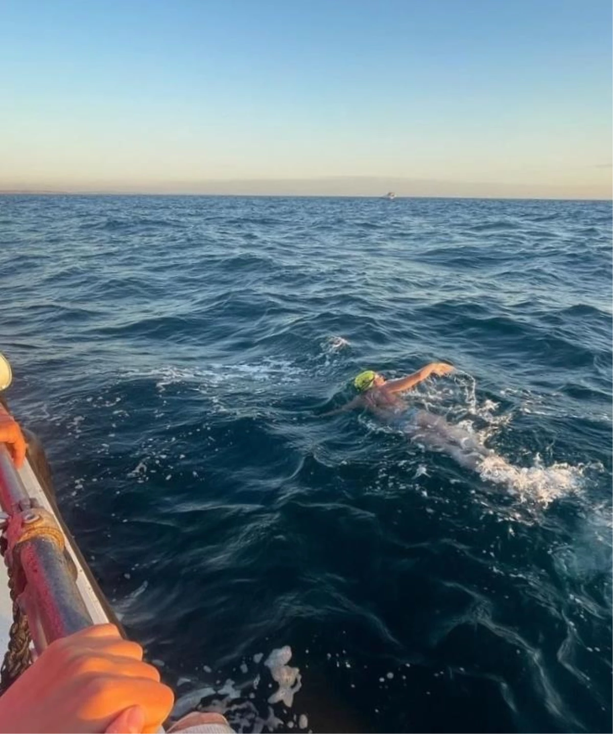 Genç yüzücü Aysu Türkoğlu, Manş Denizi\'ni geçmenin gururunu yaşıyor