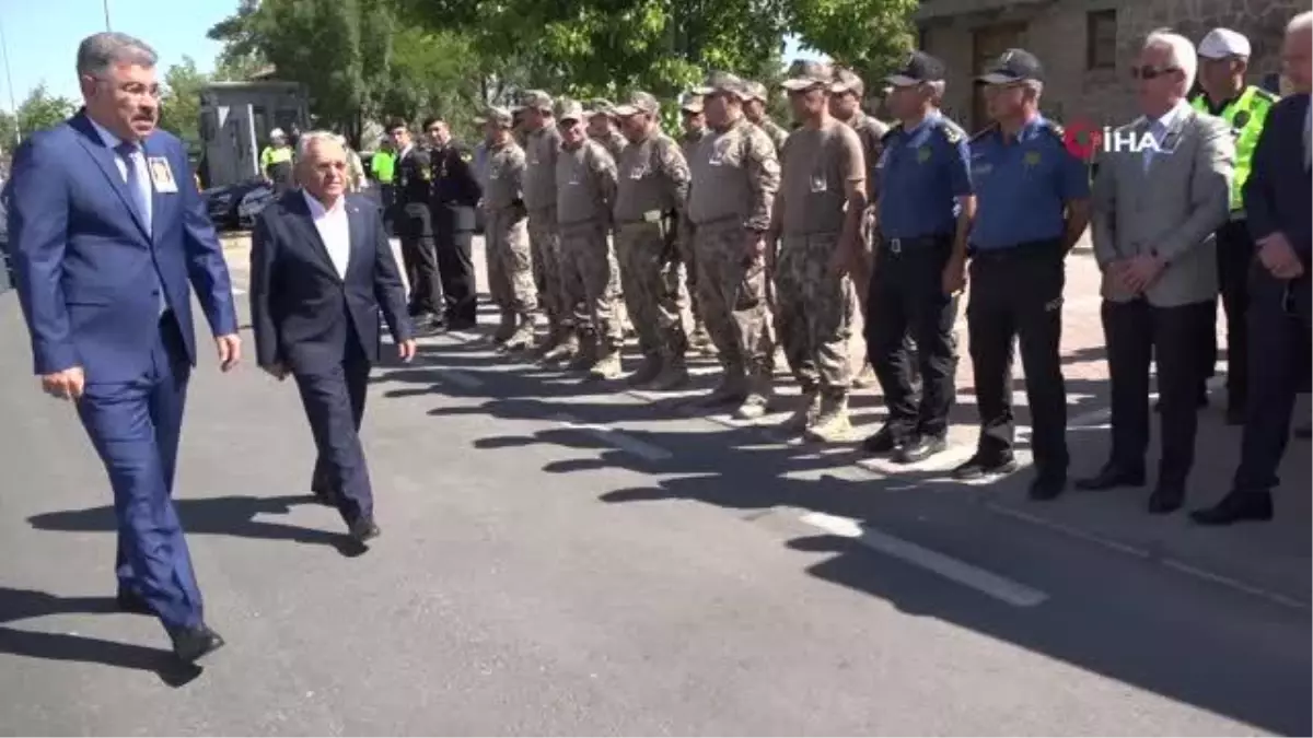 Polis memuru kalbine yenildi