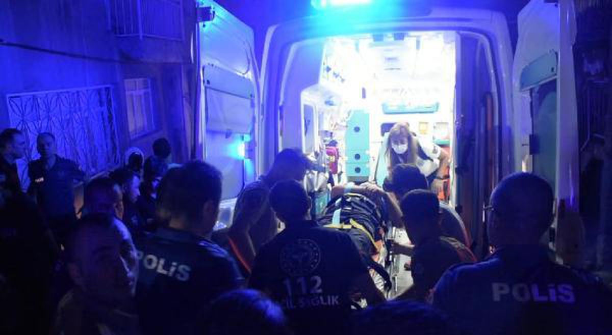 Kavgaya müdahale eden polis memuru balkondan düşüp yaralandı