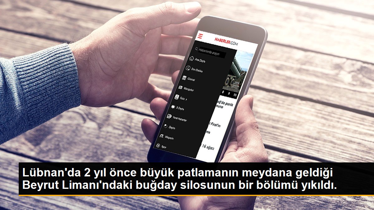 Lübnan\'da 2 yıl önce büyük patlamanın meydana geldiği Beyrut Limanı\'ndaki buğday silosunun bir bölümü yıkıldı.